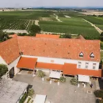 Gaestehaus Schloss Janson *